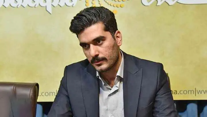 {{ speaker.firstName }} {{speaker.lastName}}